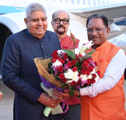  भारत के उपराष्ट्रपति श्री जगदीप धनखड़ के रायपुर आगमन पर राज्यपाल श्री रमेन डेका और मुख्यमंत्री विष्णुदेव साय ने किया आत्मीय स्वागत