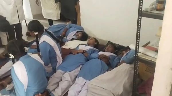 अचानक बेहोश हुईं छात्राएं, स्कूल में मचा हड़कंप...