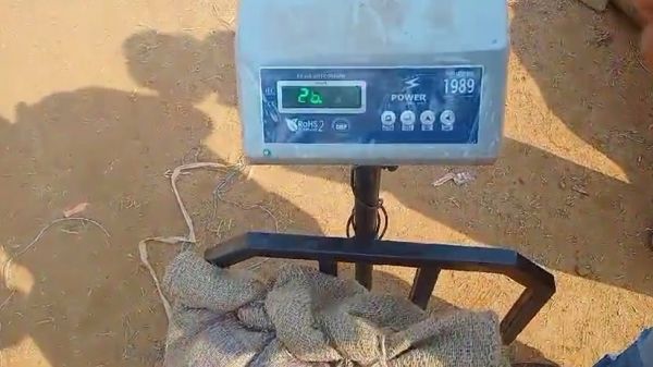 ब्रेकिंग: किसानों से 41 किलो धान खरीदकर 26 किलो की लोडिंग...