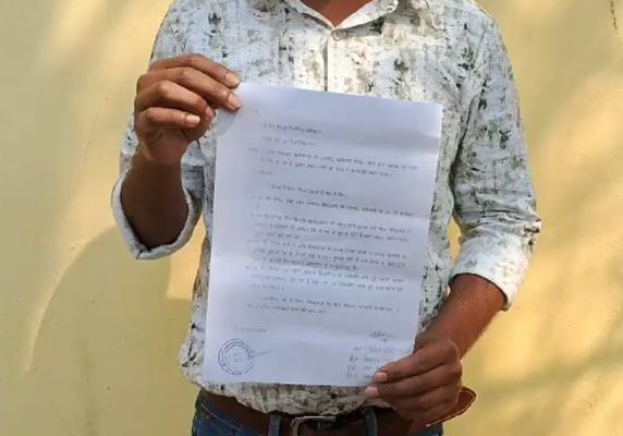 नगर पंचायत के प्लेसमेंट कर्मचारी पर चुनाव प्रचार करने का आरोप, शिकायत दर्ज