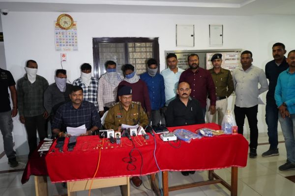 गहने साफ़ करने के नाम पर ठगी करने वाले बिहार के 6 आरोपी गिरफ्तार