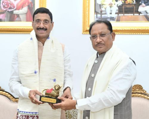  मुख्यमंत्री विष्णु देव साय से केंद्रीय रक्षा राज्य मंत्री संजय सेठ ने की सौजन्य भेंट