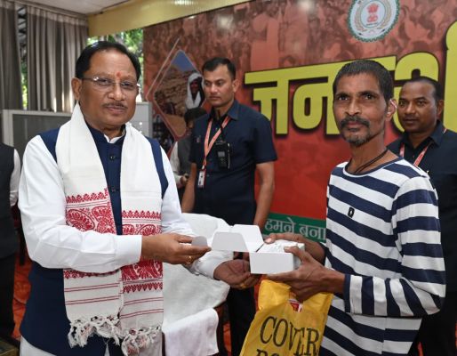 मुख्यमंत्री श्री विष्णुदेव साय ने समझी पीड़ा, तुरंत बढ़ाया कदम - श्री रमन निर्मलकर को सौंपा श्रवण यंत्र