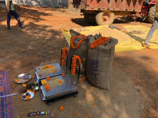 धान खरीदी केन्द्र में किसानों की सुविधा को सर्वाेच्च प्राथमिकता-संतोष यादव 