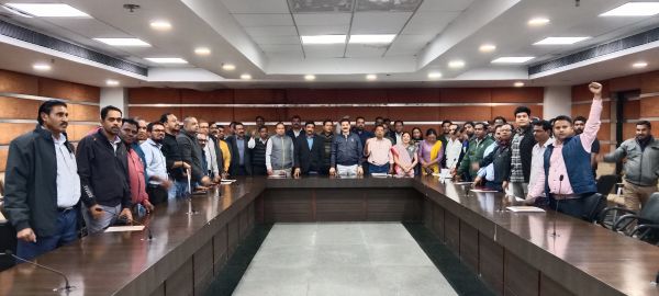 छत्तीसगढ़ कर्मचारी अधिकारी फेडरेशन 11 सूत्रीय मांगों को लेकर 29 दिसंबर 2025 से करेंगे  "काम बंद- कलम बंद" आंदोलन 