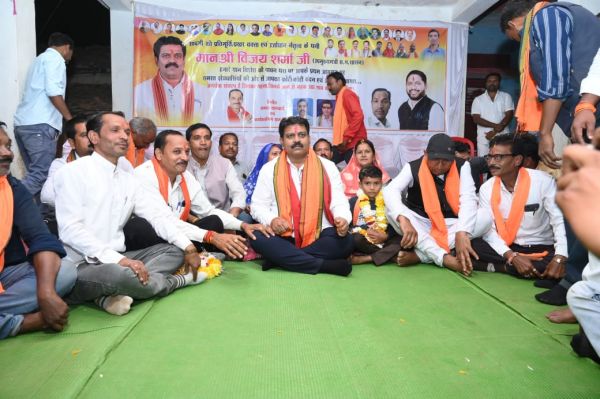 उपमुख्यमंत्री श्री विजय शर्मा गांवों में पहुंच आम लोगों से किया सीधा संवाद