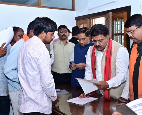 प्रदेश भाजपा कार्यालय &lsquo;सहयोग केंद्र&rsquo; जनदर्शन में उपमुख्यमंत्री विजय शर्मा ने सुनीं लोगों की समस्याएं