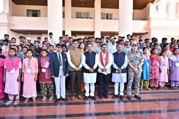 मुख्यधारा में लौटे युवाओं के उज्ज्वल भविष्य के लिए सरकार कर रही सतत प्रयास &mdash; मुख्यमंत्री श्री विष्णुदेव साय