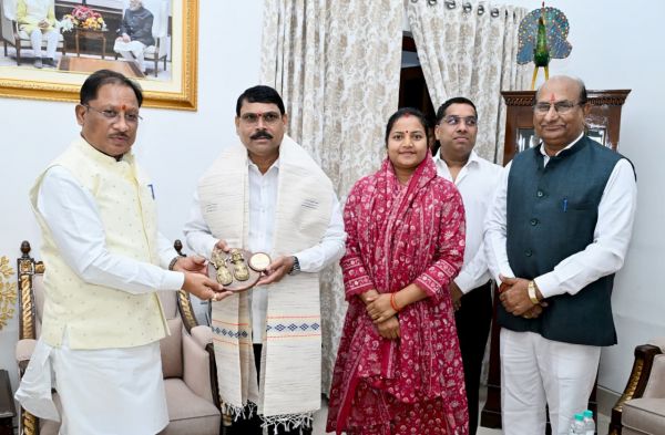 मुख्यमंत्री श्री विष्णुदेव साय से महाराष्ट्र के विधायक प्रतिनिधिमंडल ने की सौजन्य मुलाकात