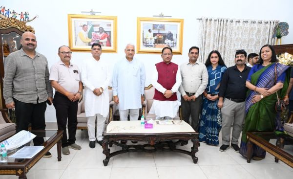 मुख्यमंत्री श्री विष्णुदेव साय से लघु उद्योग भारती के प्रतिनिधिमंडल ने की सौजन्य मुलाकात : 14वें इंडिया इंडस्ट्रियल फेयर की तैयारियों पर हुई चर्चा