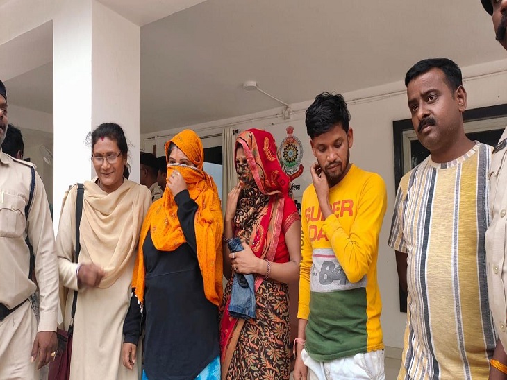 बड़े ज्वेलर्स वालों के यहां ठगी करने वाले चार लोगों को पुलिस ने पकड़ा