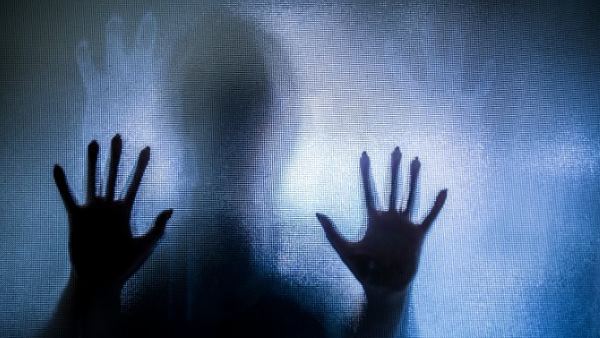 कलयुगी मौसा ने तोड़ी रिश्तों की मर्यादा, भतीजी से शादी के लिए करने लगा ऐसा काम