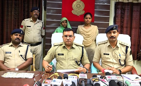 कॉन्ट्रैक्टर के घर चोरी की अरोपिया को कोतवाली पुलिस ने यूपी से पकड़ा