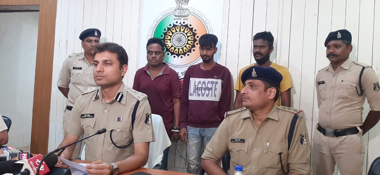 चाकू मारकर हत्या, आधा दर्जन को पुलिस ने पकड़ा