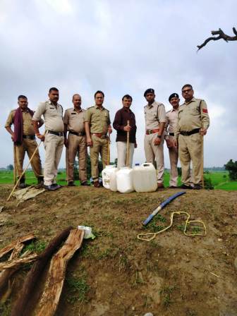 जिलें में अवैध शराब के विरुद्ध कार्रवाई जारी,40 लीटर महुआ शराब जप्त