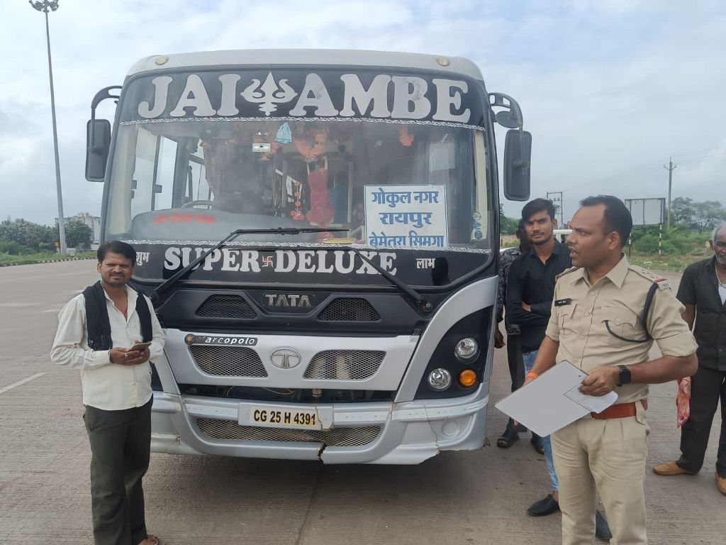 भारी लापरवाही : परमिट नियम का उल्लंघन कर चल रही थी बसें, 1.70 लाख का ठोंका जुर्माना...