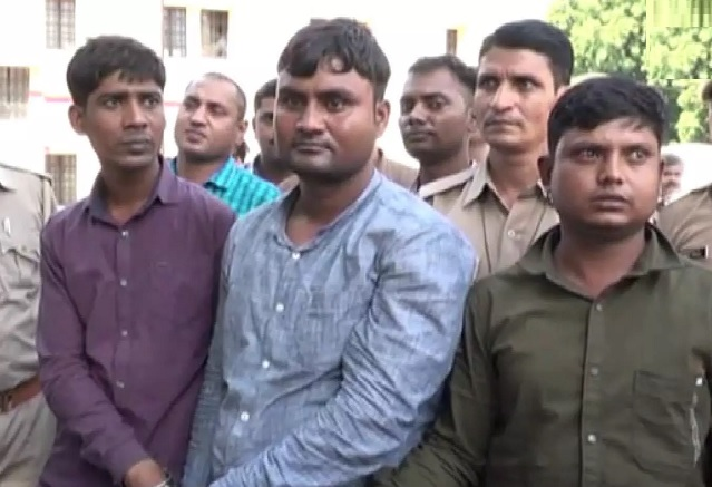 100 से ज्यादा एटीएम कार्ड के साथ 3 ठग गिरफ्तार, ऐसे बनाते थे लोगों को शिकार...