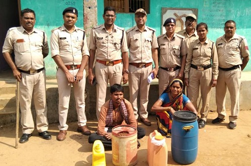 जिले के कई ग्रामों में छापा मारकर अवैध शराब जप्त किया