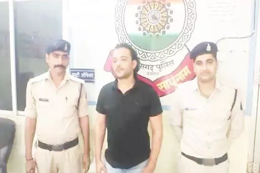 सरकारी नौकरी का लालच देकर की 15 लाख की ठगी, आरोपी गिरफ्तार ...