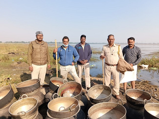 शराब माफियाओं पर कड़ी कार्रवाई : 5200 किलोग्राम लहान एवं 290 लीटर महुआ शराब बरामद