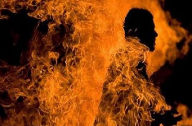 घरेलू विवाद में पत्नी गई मायके : दुखी पति ने कर लिया आत्मदाह, हुई मौत...