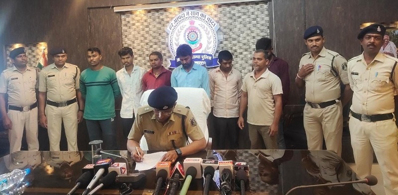 जुए का शौक पूरा करने चुराता था मोटरसाइकिल, आरोपी सहित 7 गिरफ्तार..