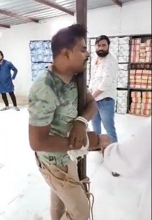 चोरी के आरोप में मरते तक पीटा, फिर शव को अस्पताल के सामने फेंका