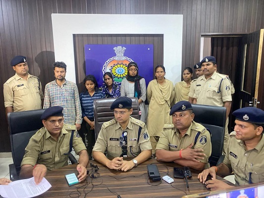 मोबाइल टावर लगाने के नाम पर लाखों ठगी करने वाले चार गिरफ्तार