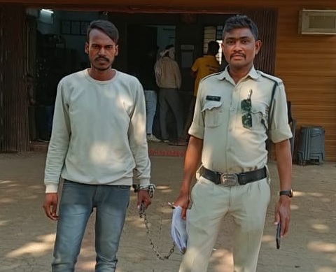  बटनदार चाकू के साथ गोलू गिरफ्तार