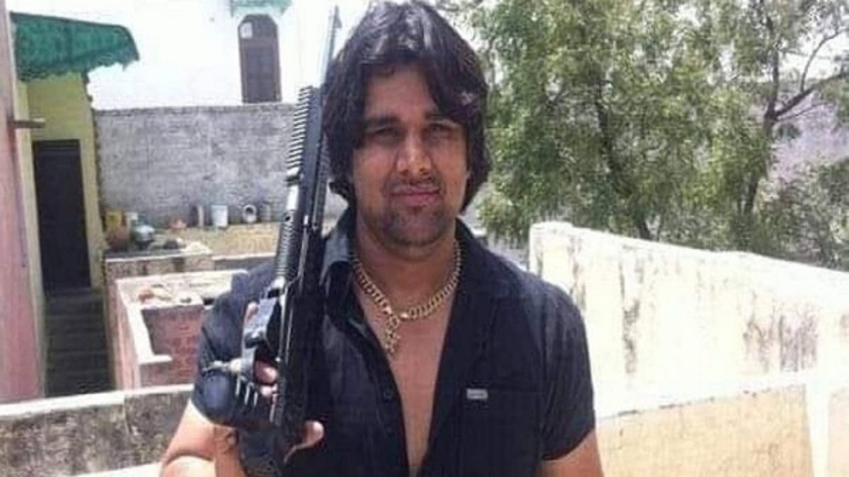  शूटआउट के आरोपी गैंगस्टर टिल्लू ताजपुरिया की तिहाड़ जेल में हत्या हो गई है।