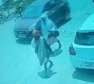 चमत्कार दिखाने के बहाने ढोंगियों ने पार की अंगूठी...