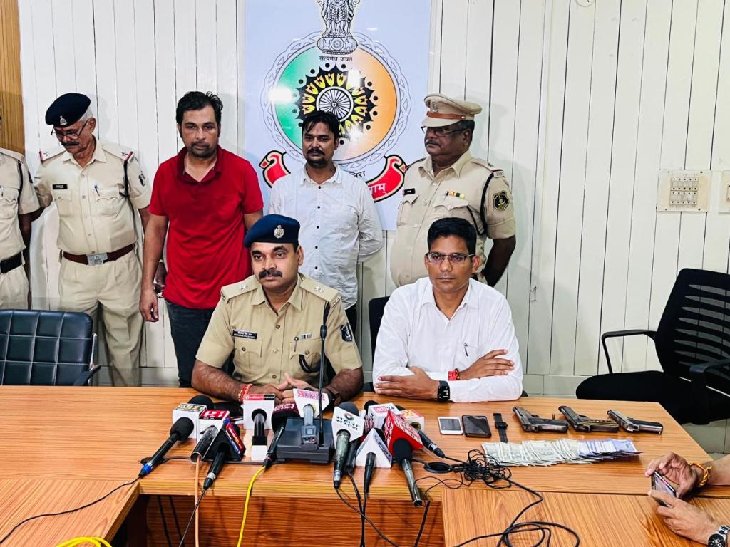  गणेश विसर्जन से पहले बड़ी कार्रवाई, पिस्टल-कारतूस के साथ 2 गिरफ्तार...