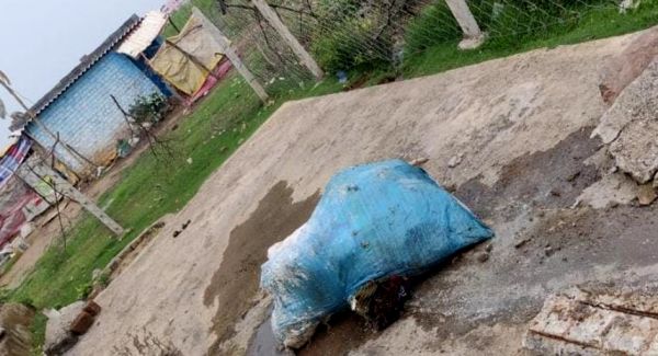 गटर में बोरे में बंद मिली महिला के लाश की गुत्थी नेवई पुलिस ने सुलझाई