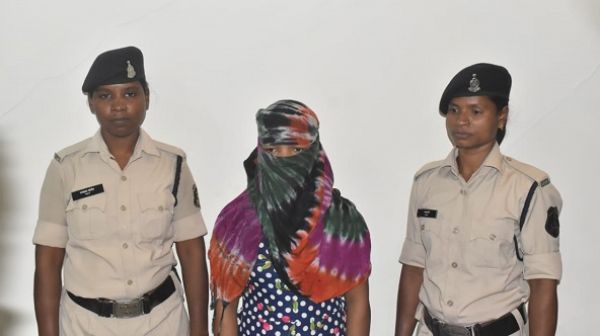 8 लाख की ईनामी महिला नक्सली गिरफ्तार, कई वारदातों में थी शामिल...