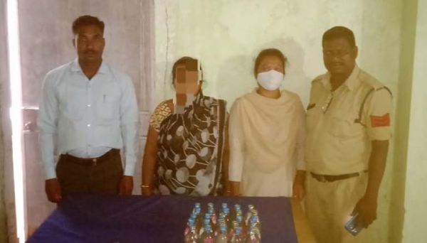 अवैध शराब के साथ महिला गिरफ्तार