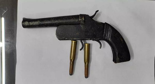 पड़ोसी देश के लिए जासूसी करने वाला शरणार्थी गिरफ्तार...