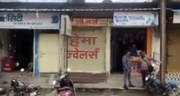 ज्वेर्ल्स का ताला टूटा, 80 हजार के जेवर पार, पुलिस को नहीं मिला सुराग