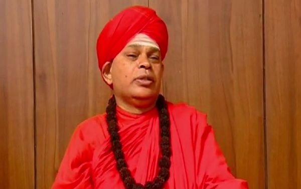 प्राथमिकी दर्ज किये जाने पर कर्नाटक के श्री मुरूगामठ के महंत गिरफ्तार