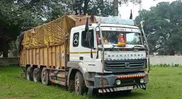 बैरियर तोड़कर वनकर्मियों को कुचलने की कोशिश करने वाला तस्कर गिरफ्तार...