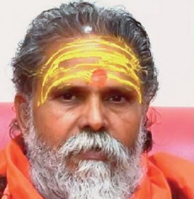 महंत नरेंद्र गिरि के कमरे से मिला 3 करोड़ कैश, 50 KG सोना