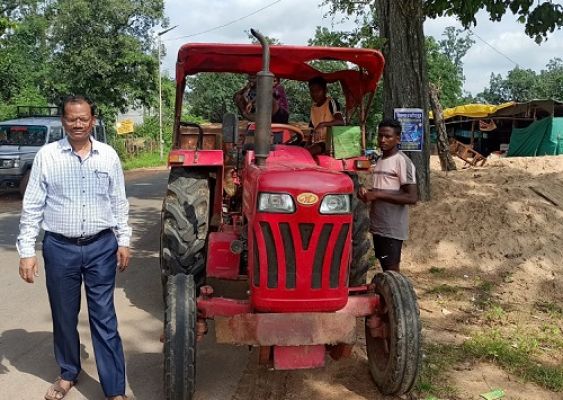 रेत माफियाओं पर बड़ी कार्रवाई, 1 मेटाडोर और 2 ट्रैक्टर जब्त