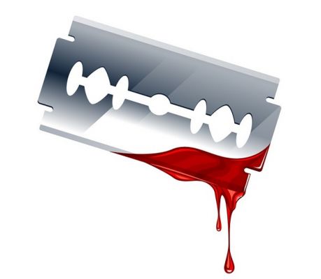 थाने में ही मकान मालिक ने किराएदार पर किया ब्लेड से हमला...