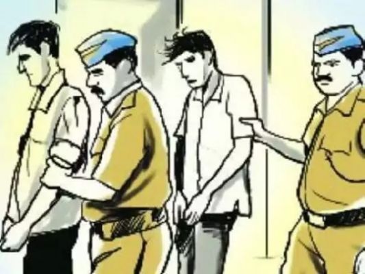52 पत्तों पर चल रहा था दांव, पुलिस के कइयों को दबोचा...