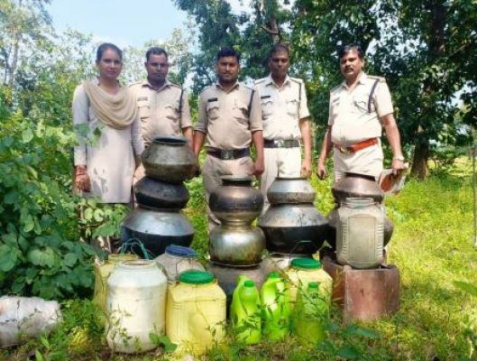 110 बल्क लीटर हाथ भट्टी कच्ची महुआ शराब व 1200 कि.ग्रा. महुआ लाहन जप्त