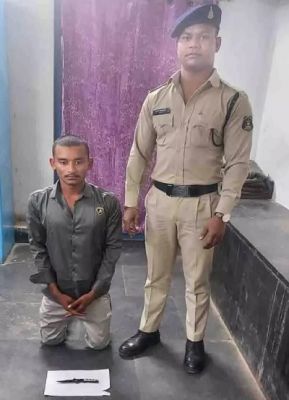 धारदार चाक़ू के साथ युवक गिरफ्तार