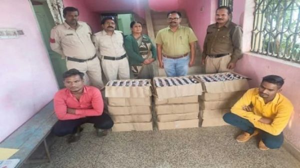 अवैध शराब बिक्री करते दो पकड़ाए