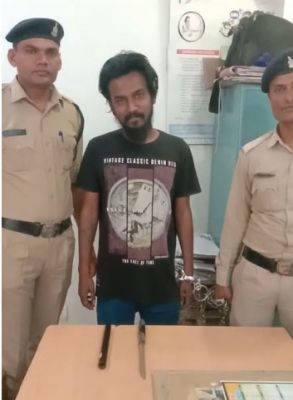 धारदार चाक़ू के साथ विक्की गिरफ्तार