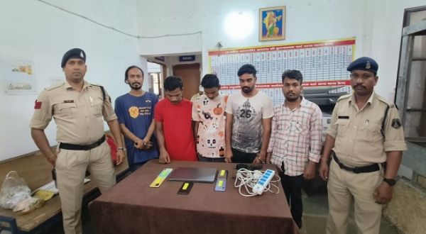  कार में क्रिकेट सट्टा संचालित करने वाले पांच सटोरिए गिरफ्तार