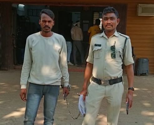  बटनदार चाकू के साथ गोलू गिरफ्तार