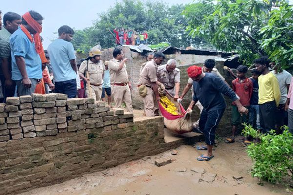  यूपी के देवरिया में छह लोगों की हत्या